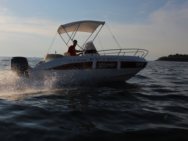 Speed boat